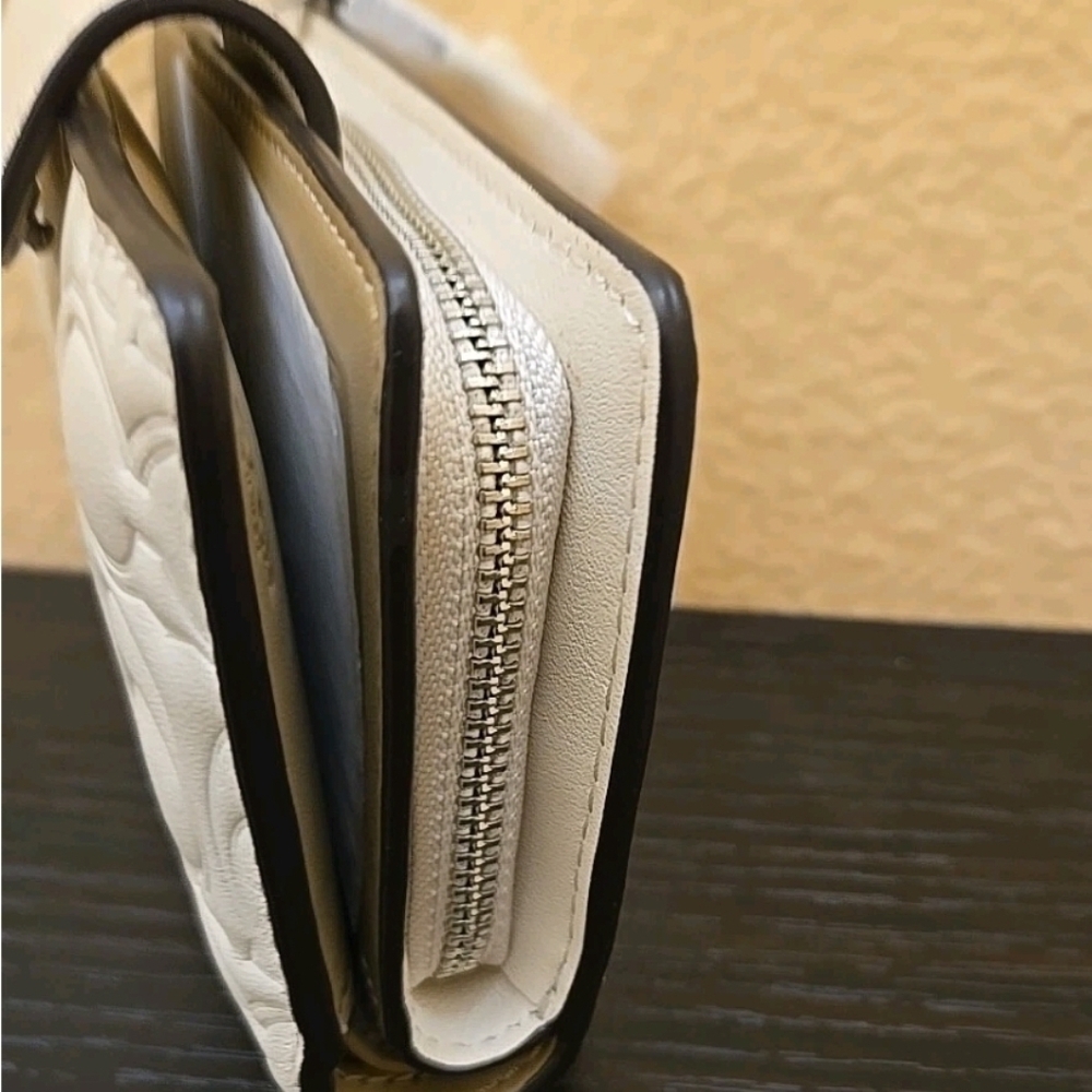 Coach Corner Zip Medium Wallet In Signature Leather - Picture 7 of 13